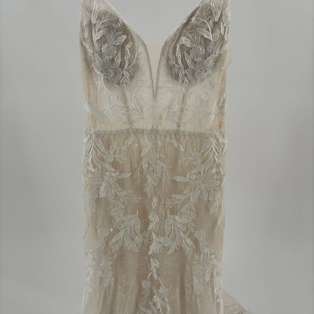 Lillian West Elegant Lace V-Neck Dress